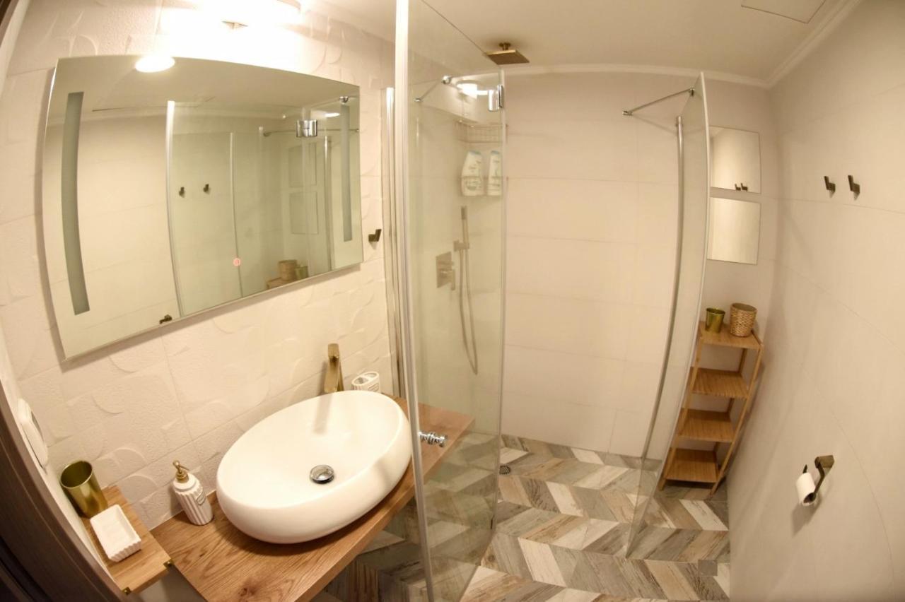 Luxury On Lev With Balcony And Jacuzzi